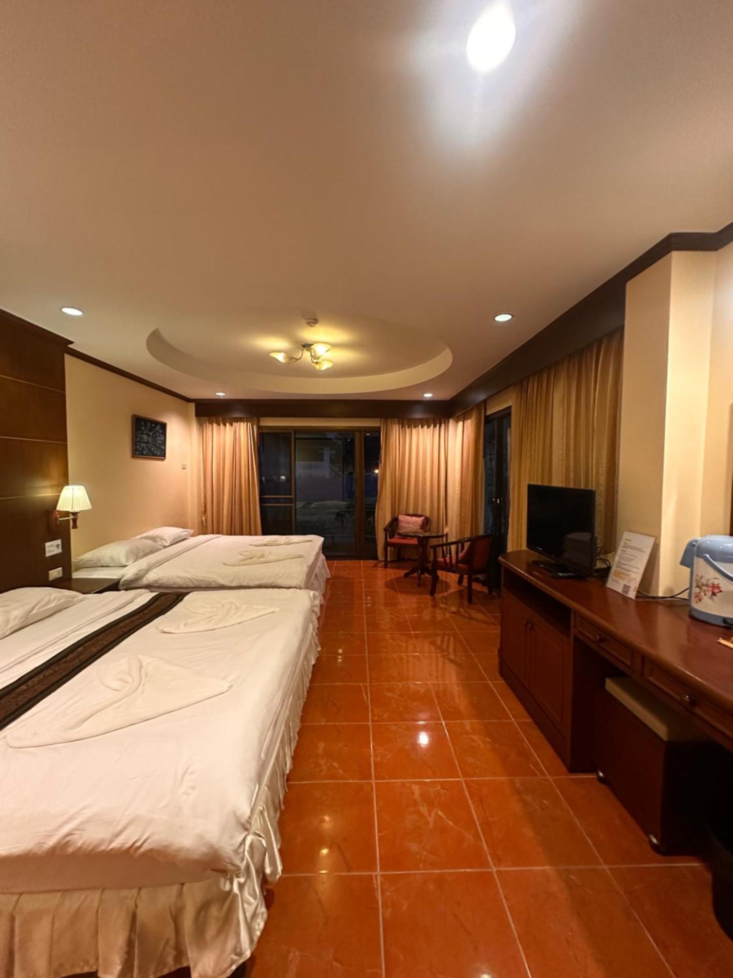Centre Point Nanai Hotel Patong Exterior photo